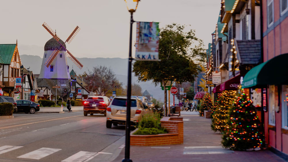 SYV Holiday Events 2025 solvang-windmill-christmas-julefest